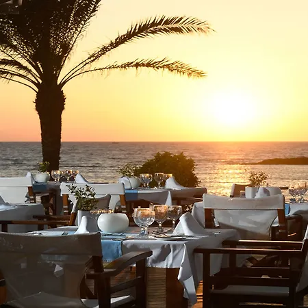 Constantinou Bros Pioneer Hotel